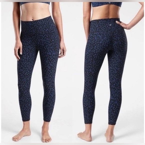 Athleta salutation stash pocket 2 printed 7/8 tight in blue leopard print xs - Picture 3 of 6